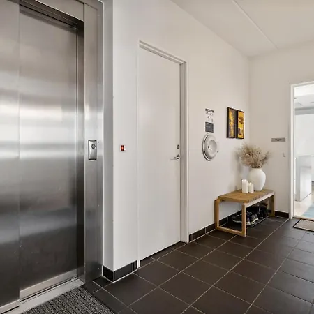 Lejlighed I Penthouse Med Fire Terrasser Balkoner Og En Fantastisk Udsigt Over Havn Odense