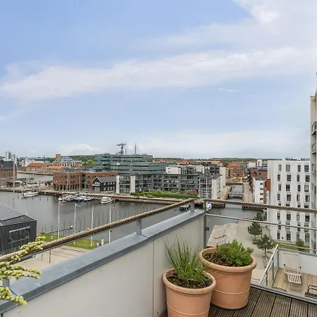 Lejlighed I Penthouse Med Fire Terrasser Balkoner Og En Fantastisk Udsigt Over Havn Semesterbostad Odense