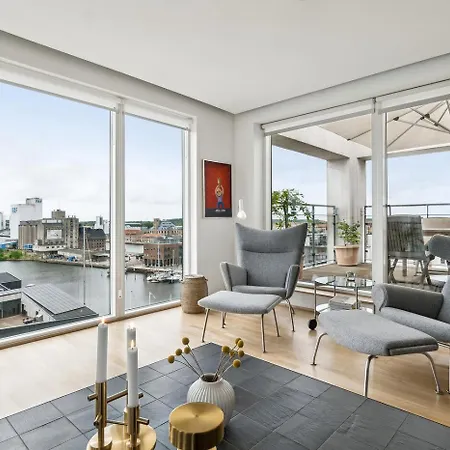 Lejlighed I Penthouse Med Fire Terrasser Balkoner Og En Fantastisk Udsigt Over Havn
